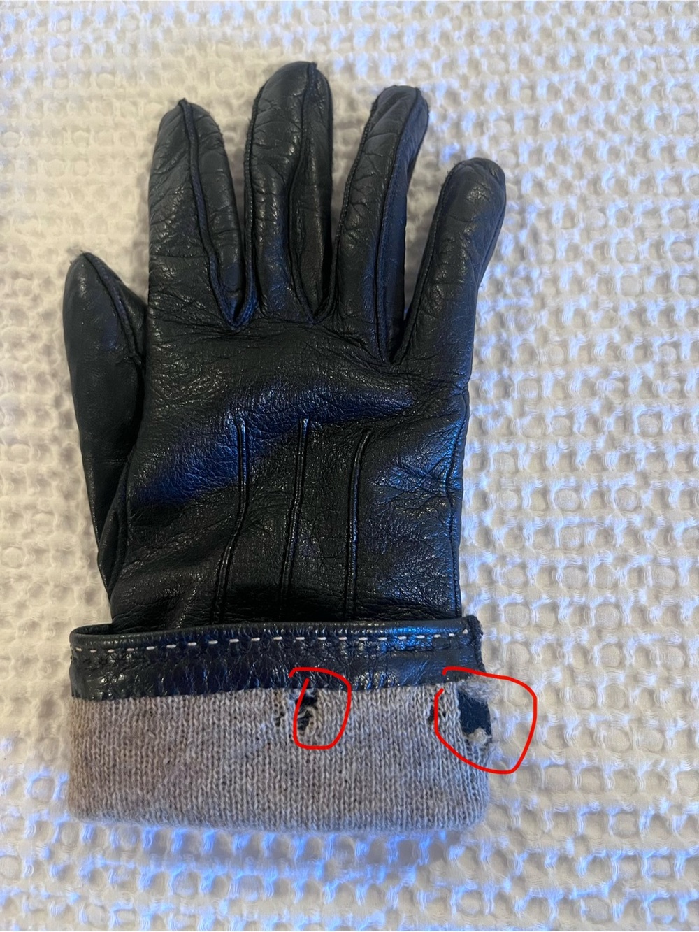 Coach women’s Black Leather Gloves - Picture 9 of 10